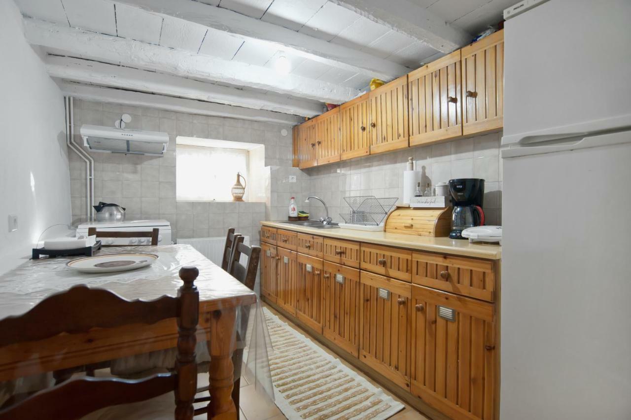 Elia Apartments Chrisso Дельфы Экстерьер фото